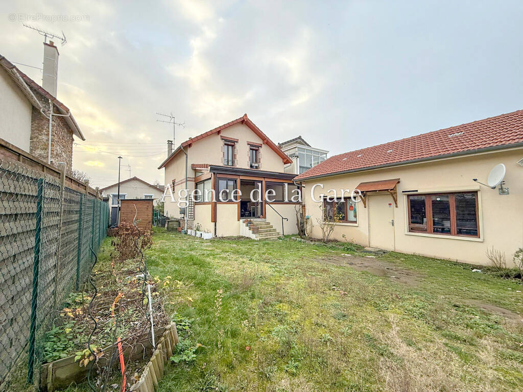 Maison à SARTROUVILLE