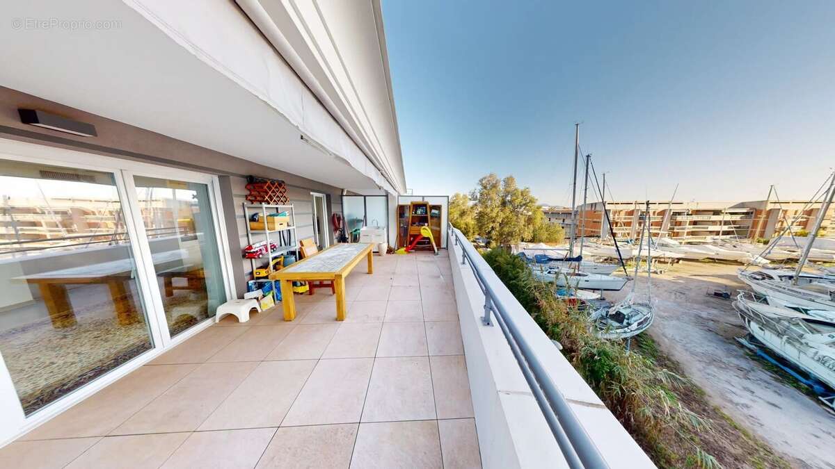 Appartement à VILLENEUVE-LOUBET