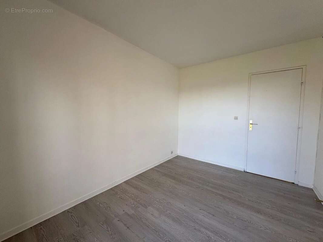 Appartement à LES CLAYES-SOUS-BOIS