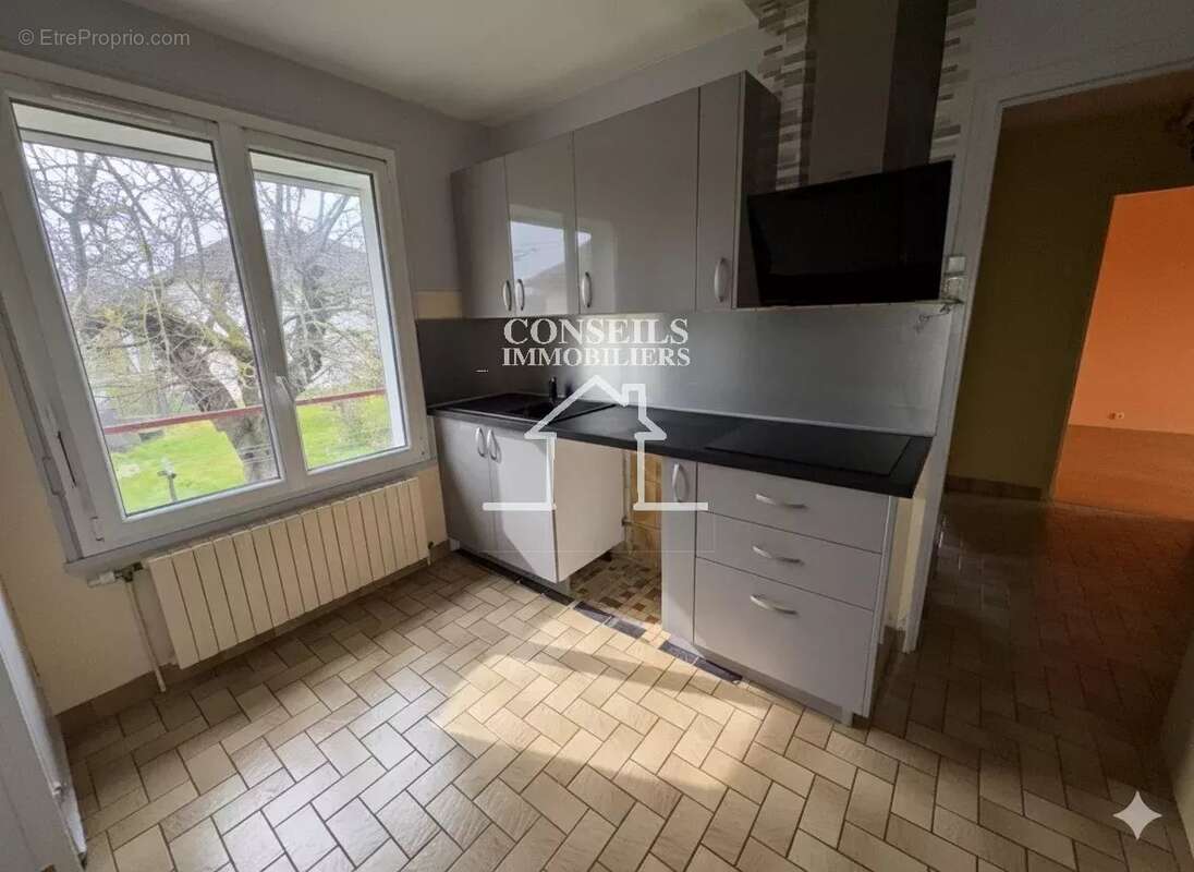 Maison à VILLENEUVE-SUR-YONNE