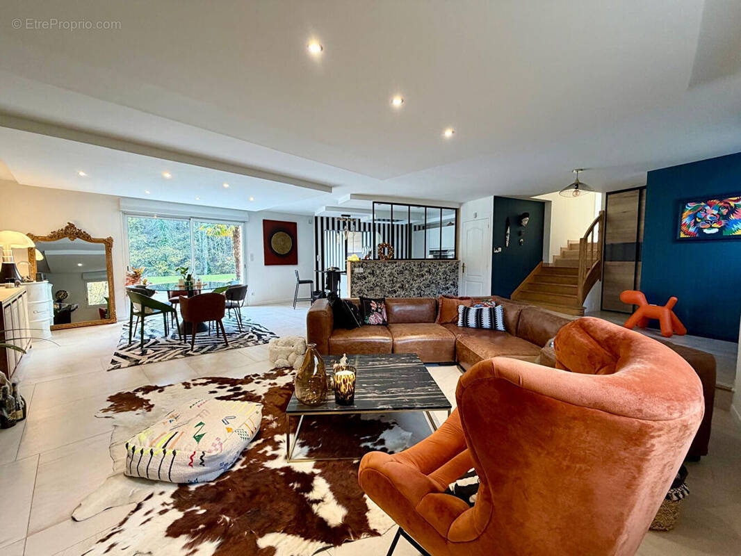 Maison à MONTIGNE-LE-BRILLANT