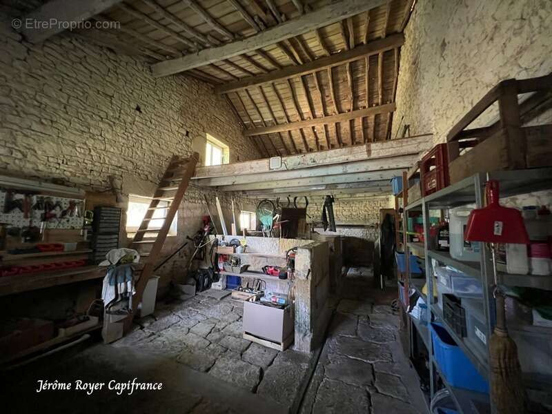 Propriété de charme à la campagne – 305 m² habitables sur 4,8 hectares avec piscine et dépendances - photo 16
