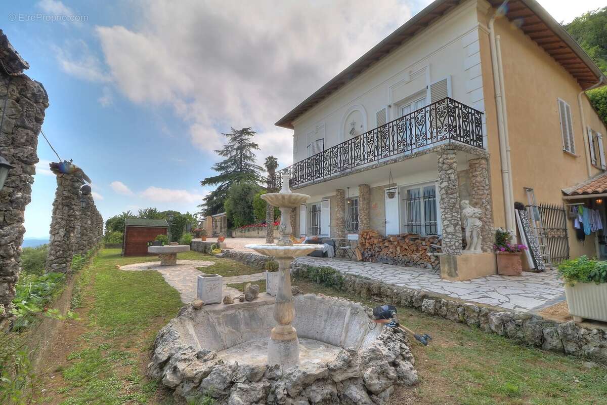 Maison à TOURRETTES-SUR-LOUP