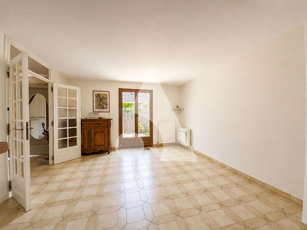 Maison 125 m² - rafraichissement a prévoir - 5 min gare - photo 2