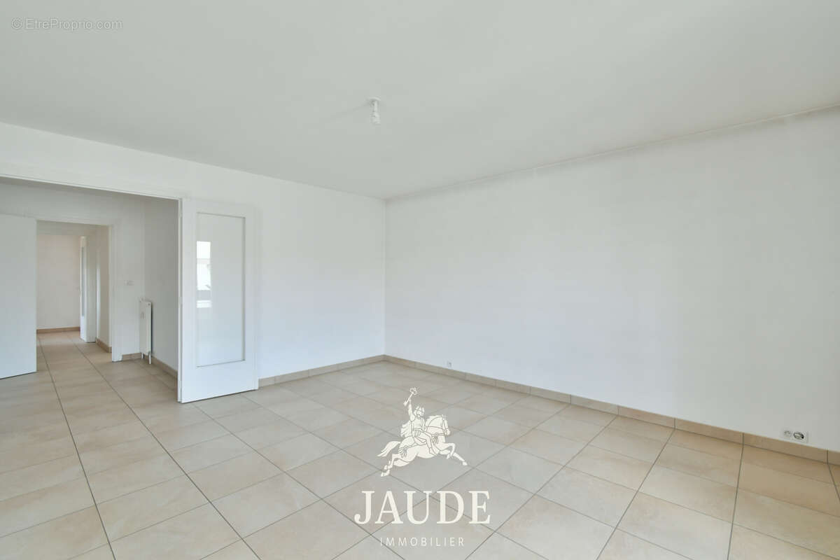 F3 DERNIER ÉTAGE  lumineux de 68 m2 avec GARAGE   94 boulevard Lafayette, Clermont-Ferrand - photo 10