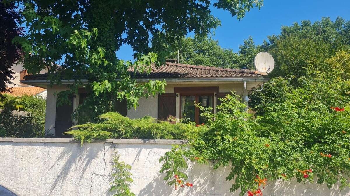 Maison à BEYCHAC-ET-CAILLAU