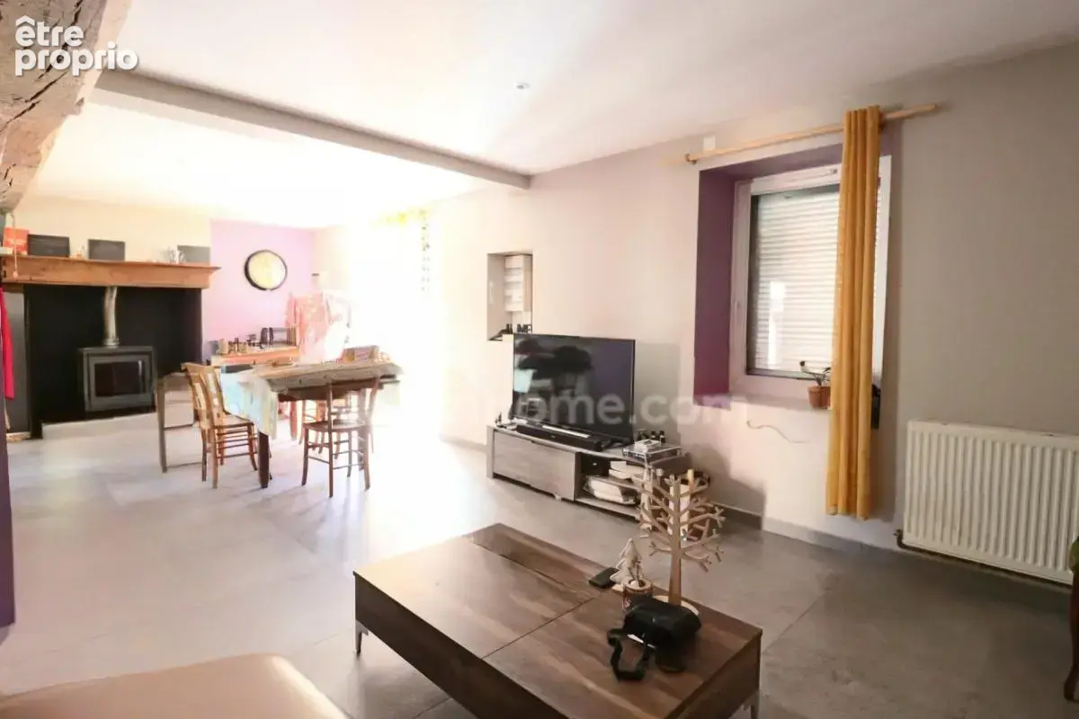 Maison de Village 87 m²- 4 Pièces - 2 Chambres - Gite à rénover - Grange - Dépendances sur parcelle de 1238 m² - SAINT LEGER MAG - photo 3