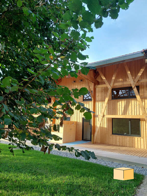 Appartement à CEYZERIEU