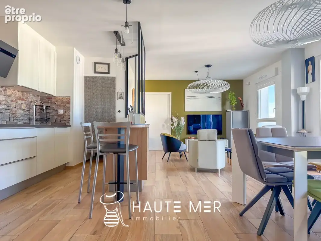 RÉGATE - Appartement T4 avec garage et parking aux Présidents - photo 1