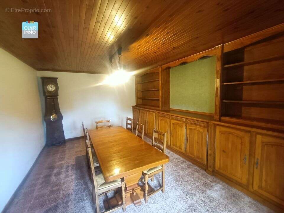 A BIZIAT PROCHE MACON ET BOURG-EN-BRESSE FERME 5 PIECES SUR - Maison à BIZIAT