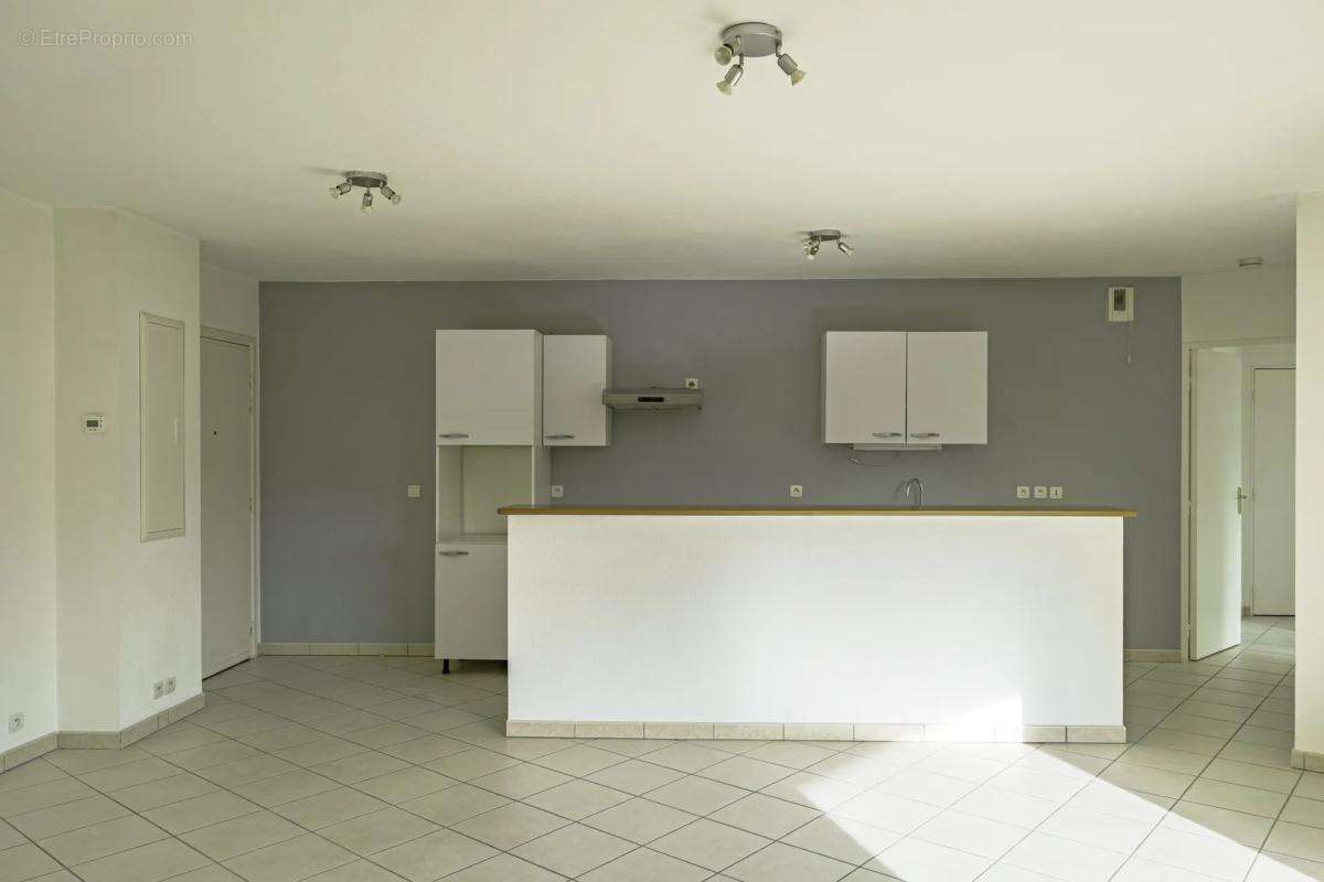 Appartement à LA ROQUE-D'ANTHERON