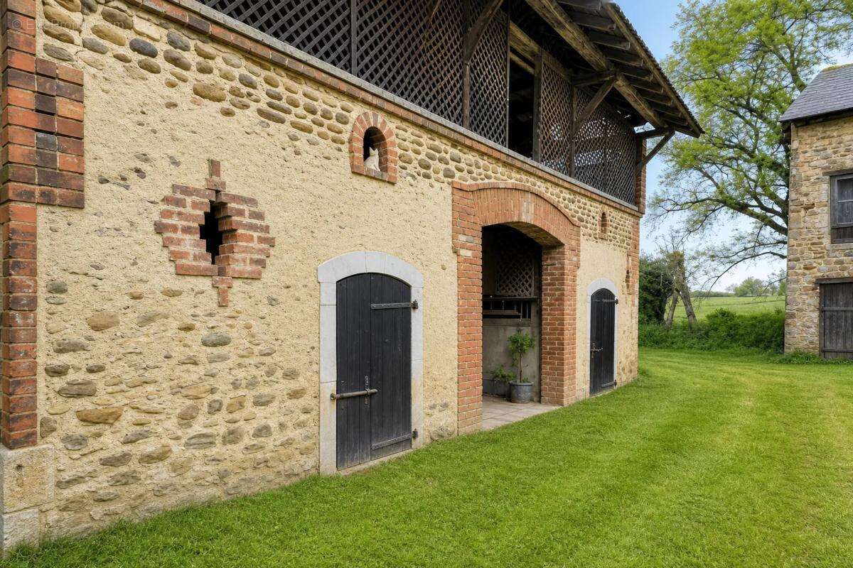 Maison de 13 pièces de 223 m² à Ozon - photo 21