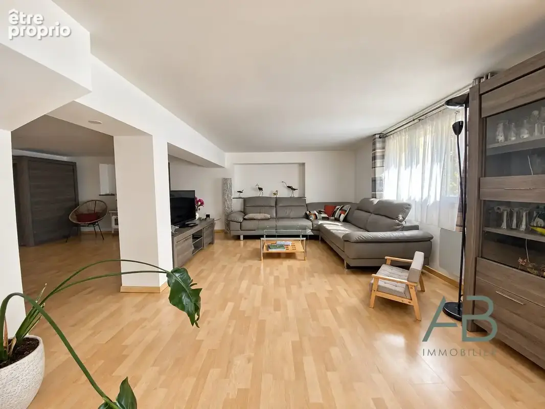 Appartement 5 pièces 96 m² à vendre à Lille (59000) - photo 2