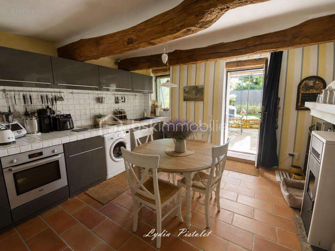 NOUVEAUTÉ - SAIGNON (84) - Authentique maison de village avec extérieur - photo 7