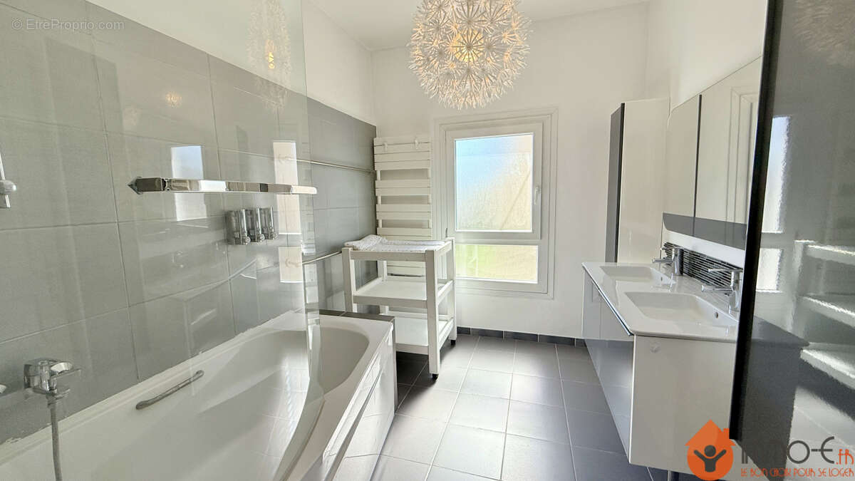 Maison à MAGNY-LE-HONGRE