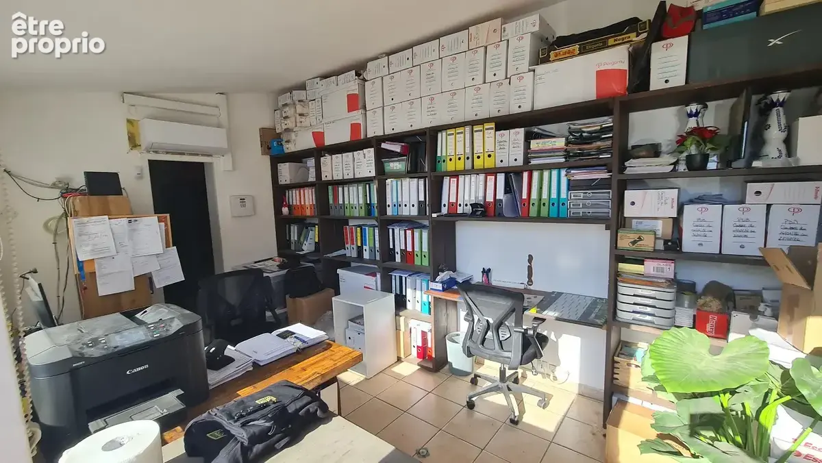 Entrepôt avec bureau et logement de fonction T4 avec terrasse - photo 2