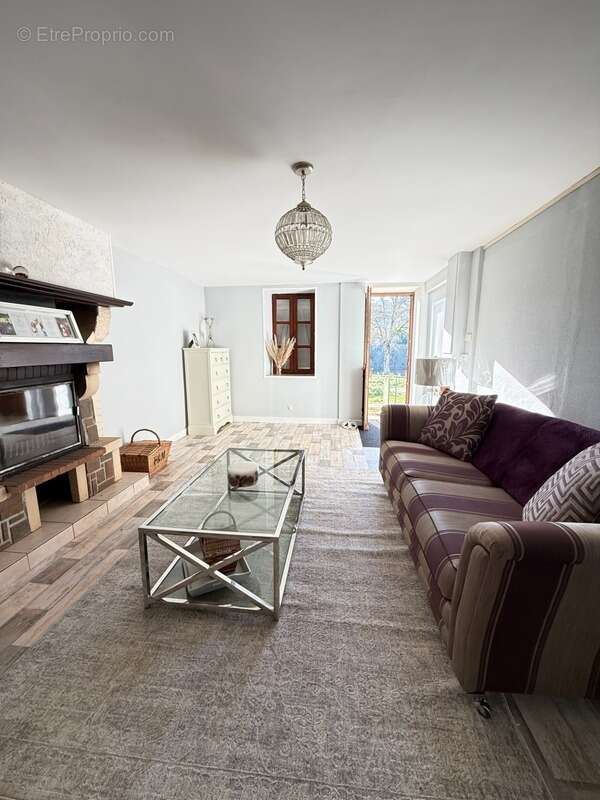 Maison à BUSSIERE-DUNOISE