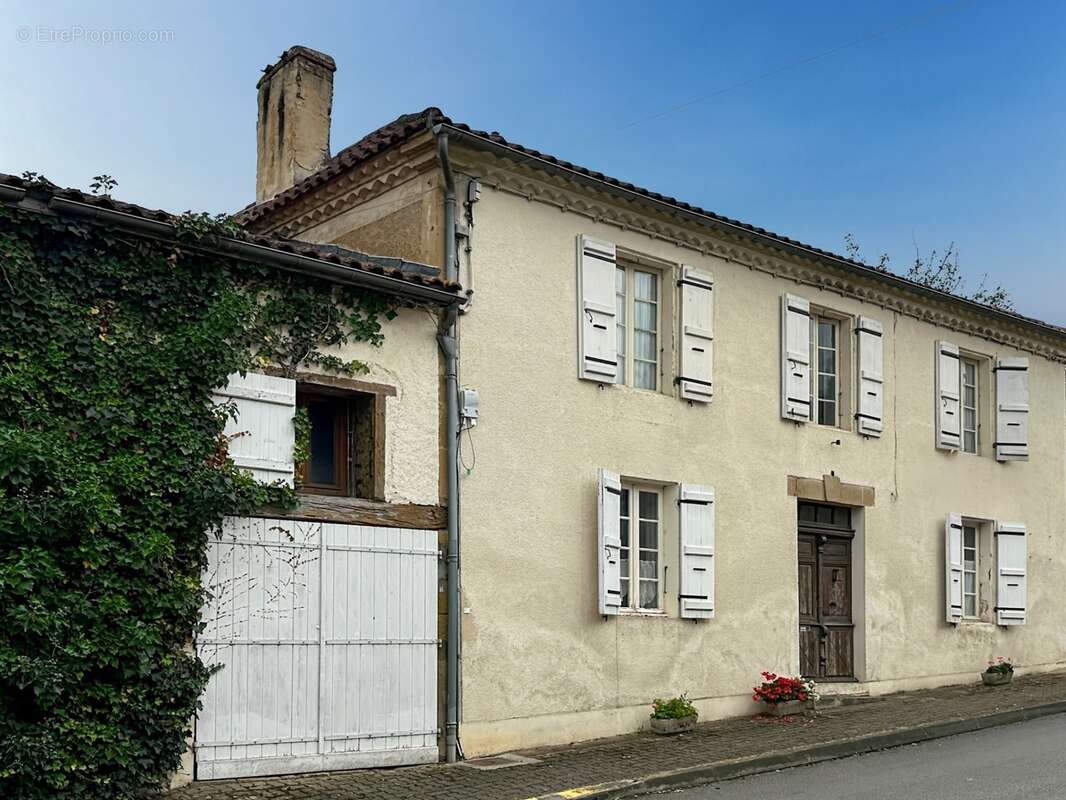 Maison à vendre 6 pièces BASSOUES (32) de 134 m2 avec jardin - 2 chambres d'hôtes - 777 m2 - photo 3