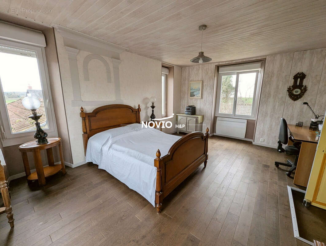 Maison 5 pièces 190 m² à vendre à Saint-Genest-D'ambiere (86140) - photo 3