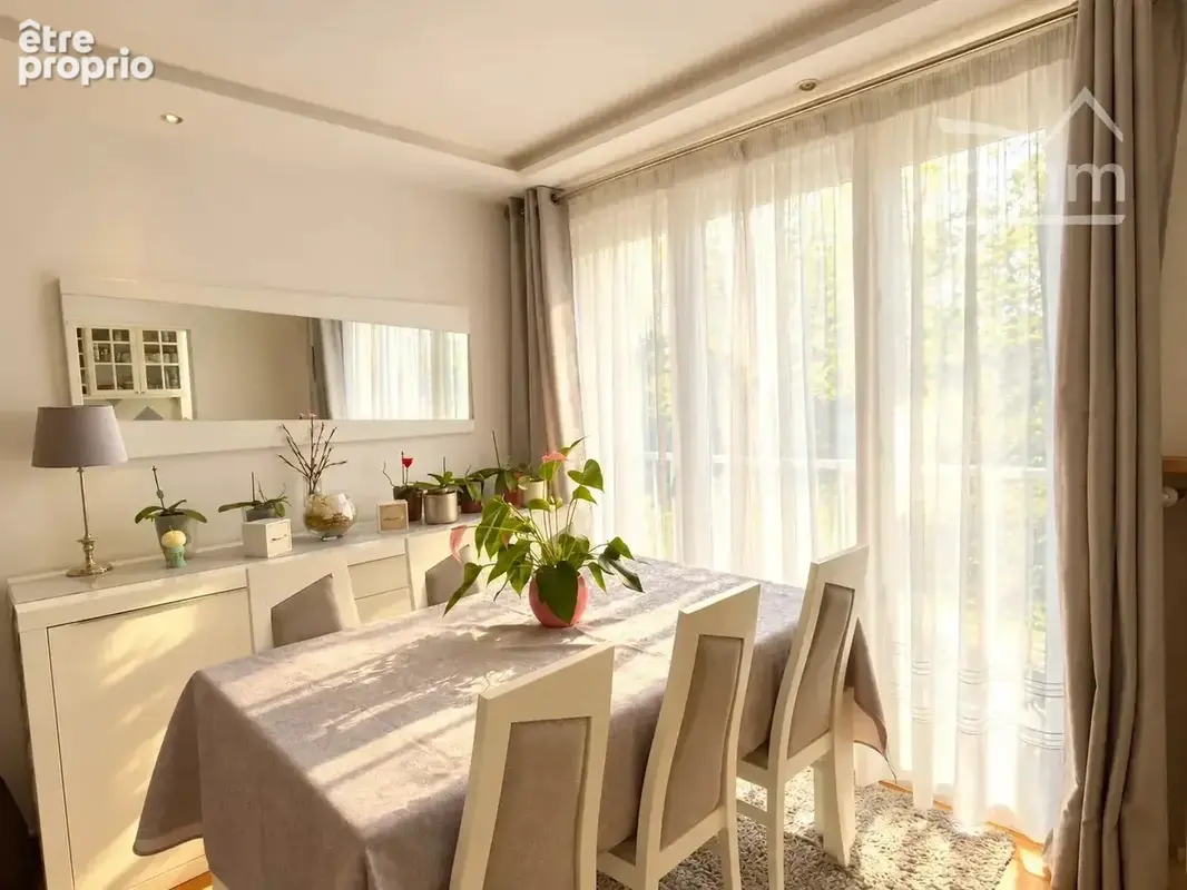Lumière et verdure pour ce 3 pièces en très bon état - photo 2