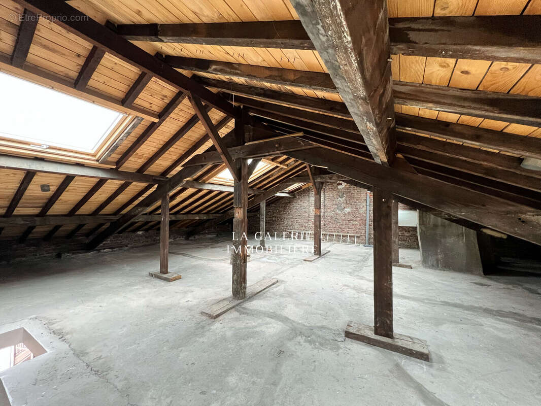 Comble à aménager - Appartement à ASNIERES-SUR-SEINE