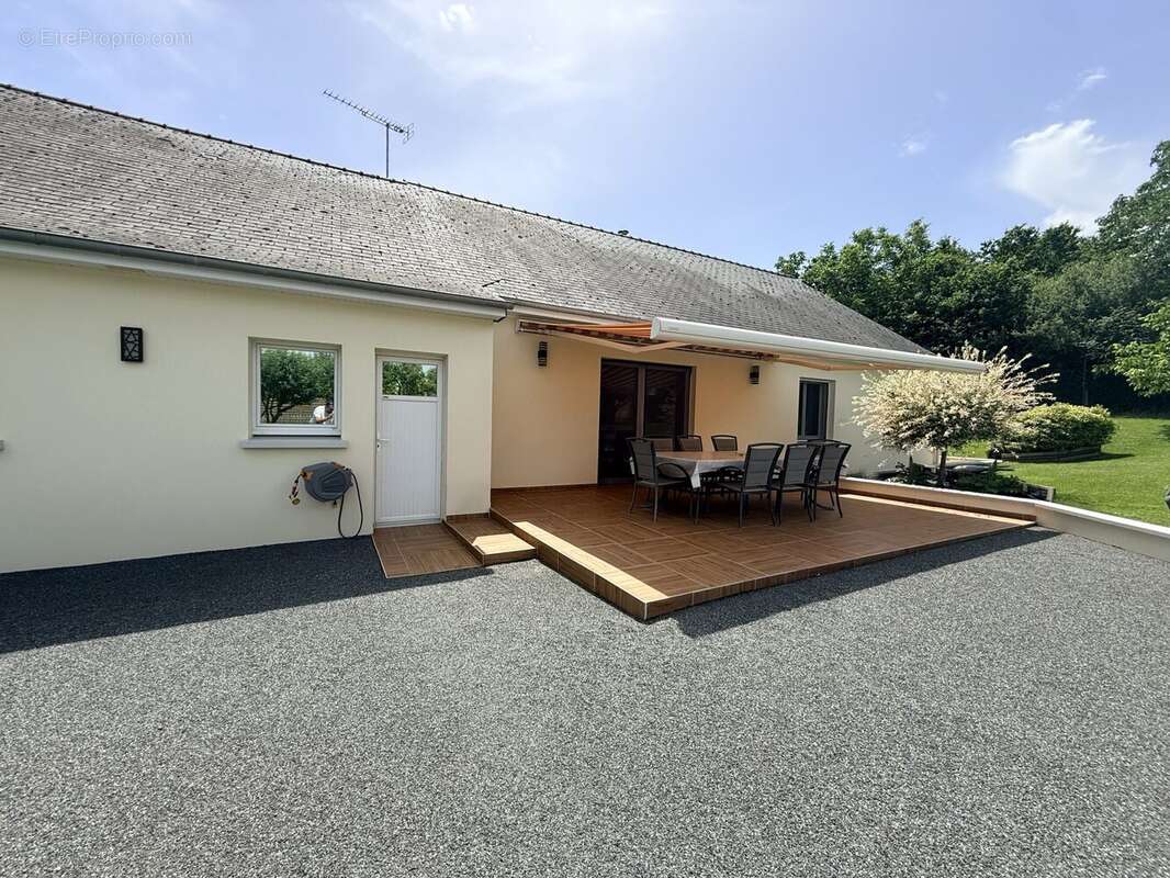 Maison à GREZ-EN-BOUERE