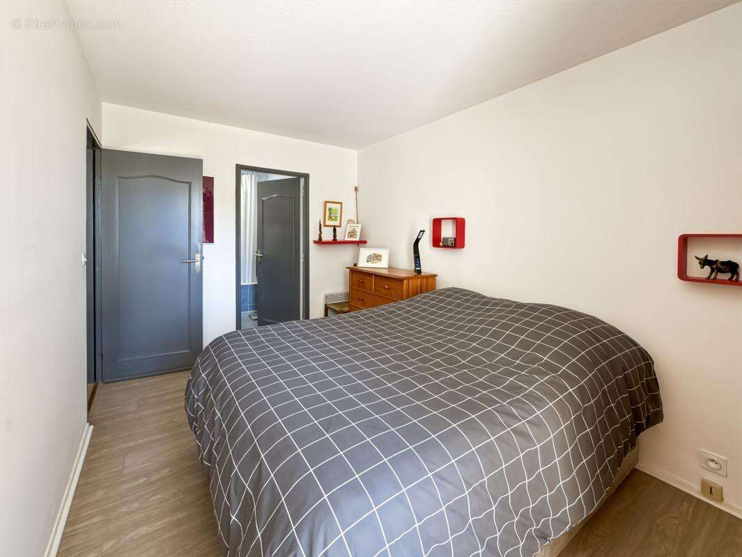 Grand t2 en résidence avec ascenseur balcon cave et parking - photo 7