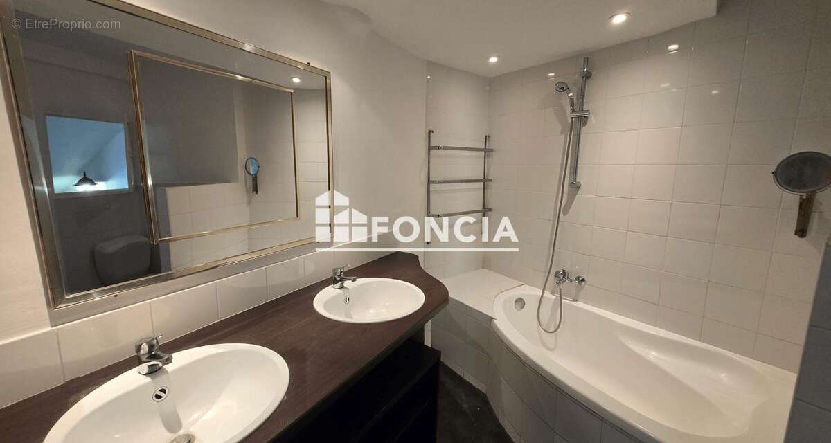 Appartement à COGOLIN