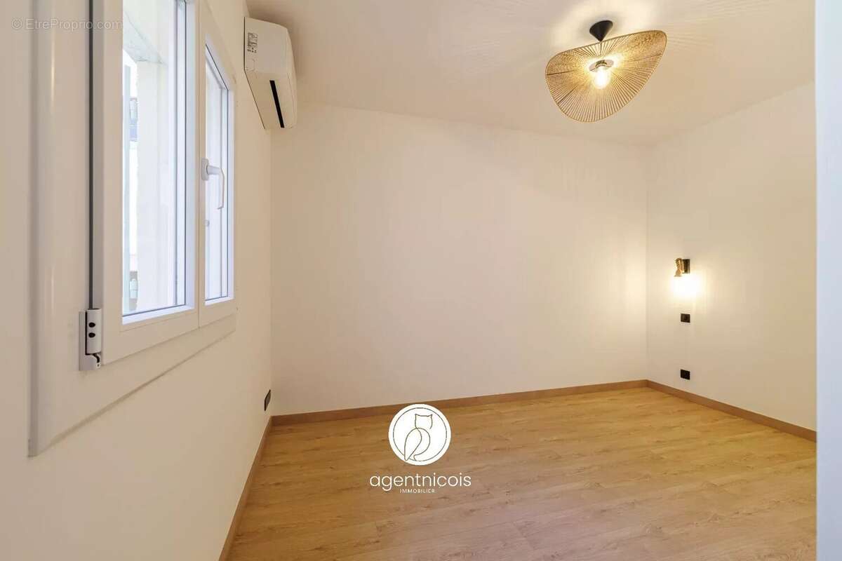 Appartement à SAINT-LAURENT-DU-VAR