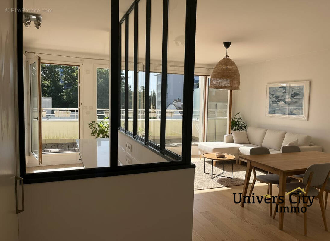 séjour/cuisine (transformée IA) - Appartement à NANTES