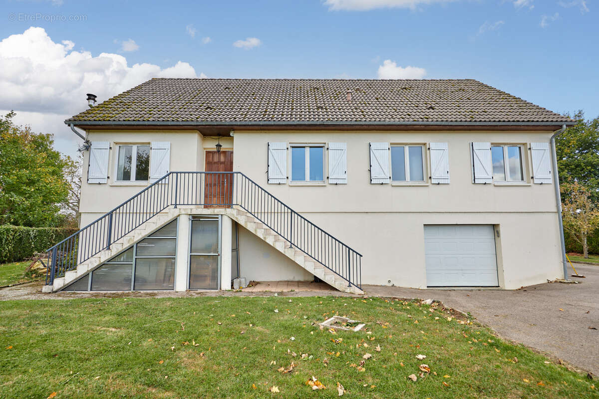 Maison à SAINT-PIERRE-SUR-DIVES