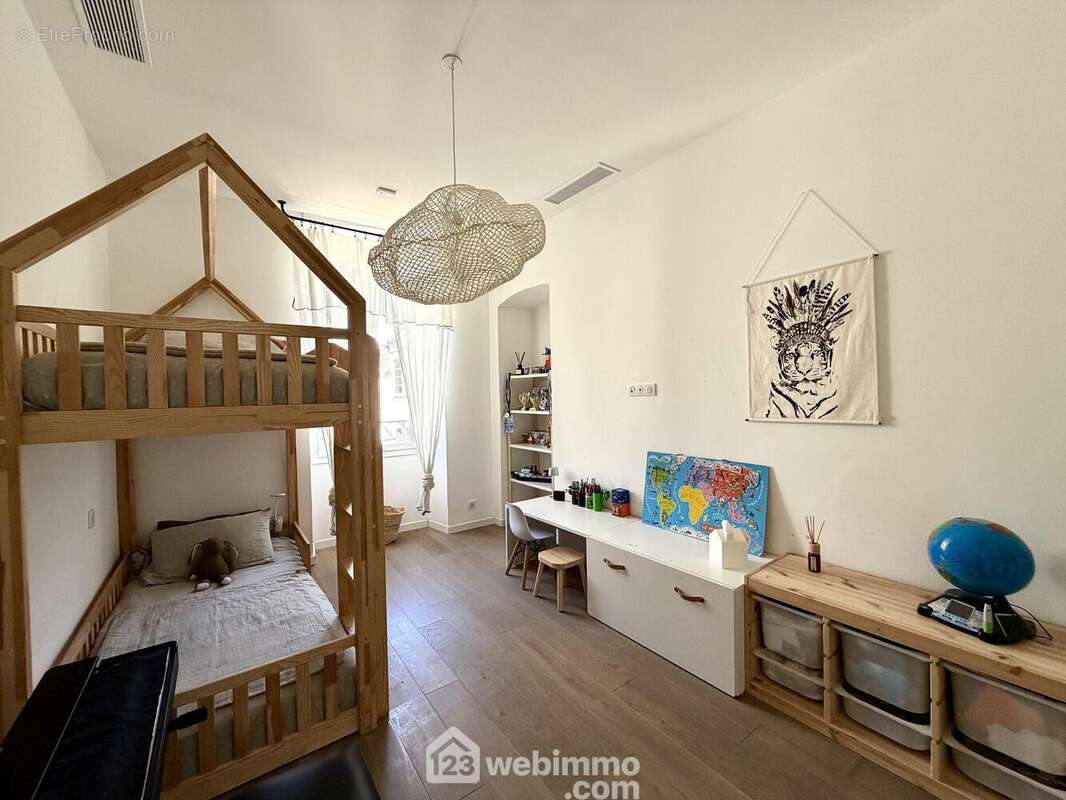 Chambre n°2 de 13 m2 - Appartement à SAN-MARTINO-DI-LOTA