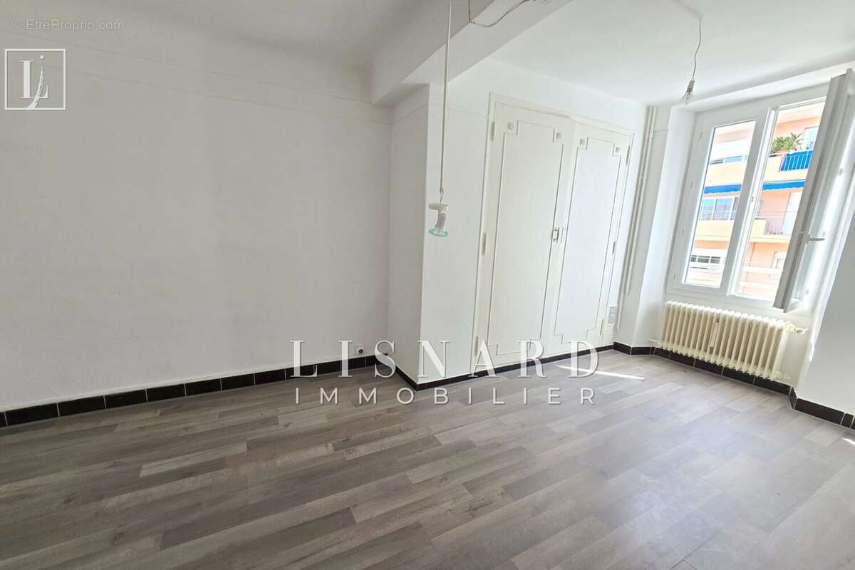 Appartement à VALLAURIS