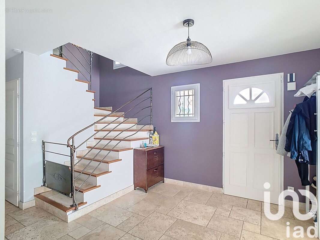 Maison 220 m² à Saint-Andre-Les-Alpes  - photo 9