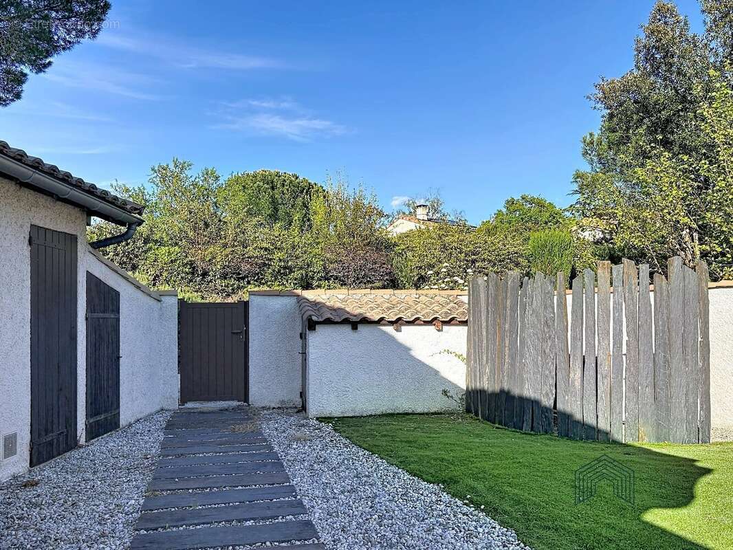 Maison à LACROIX-FALGARDE