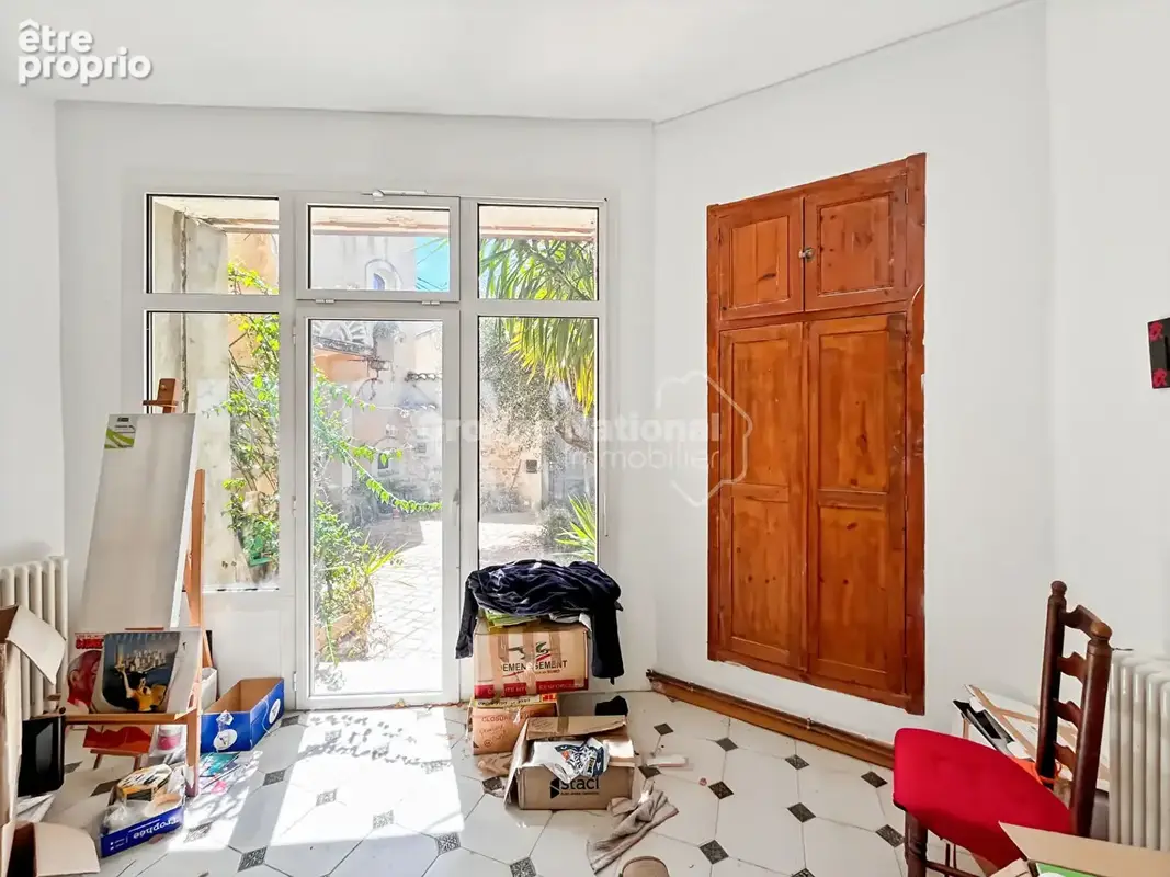 Vaste maison de Maître avec cour abritée au centre du charmant village de St Just - photo 5