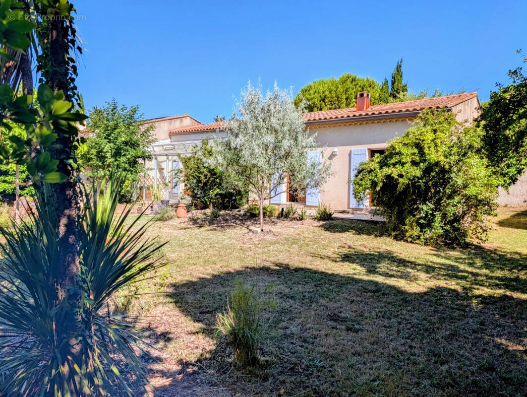 Maison à ENTRAIGUES-SUR-LA-SORGUE