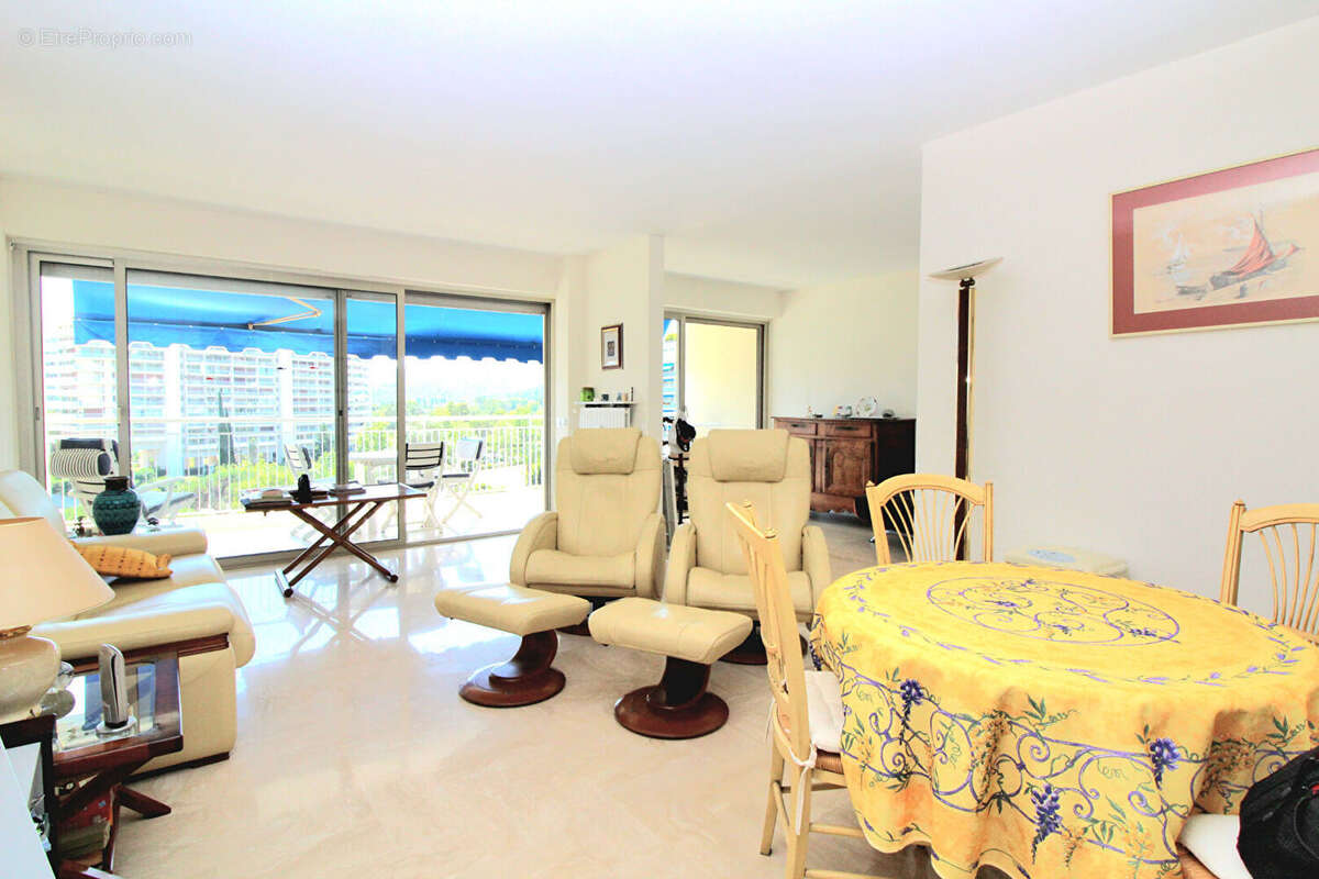 Appartement à MANDELIEU-LA-NAPOULE