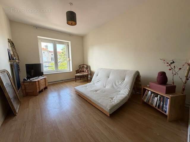 Appartement à SAINT-GENEST-LERPT