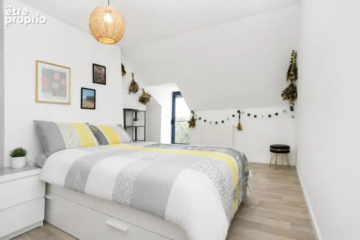 Maison de 194 m2 - 5 pièces - Martigné-Ferchaud - photo 9