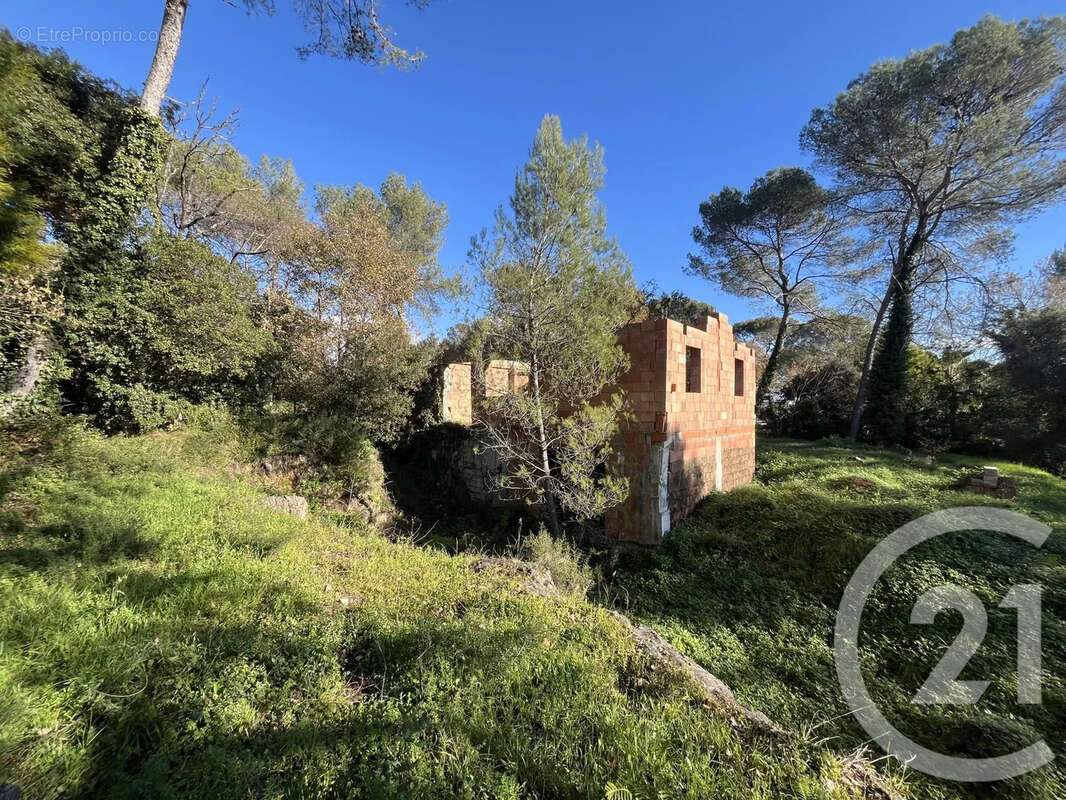 Terrain à ROQUEFORT-LES-PINS
