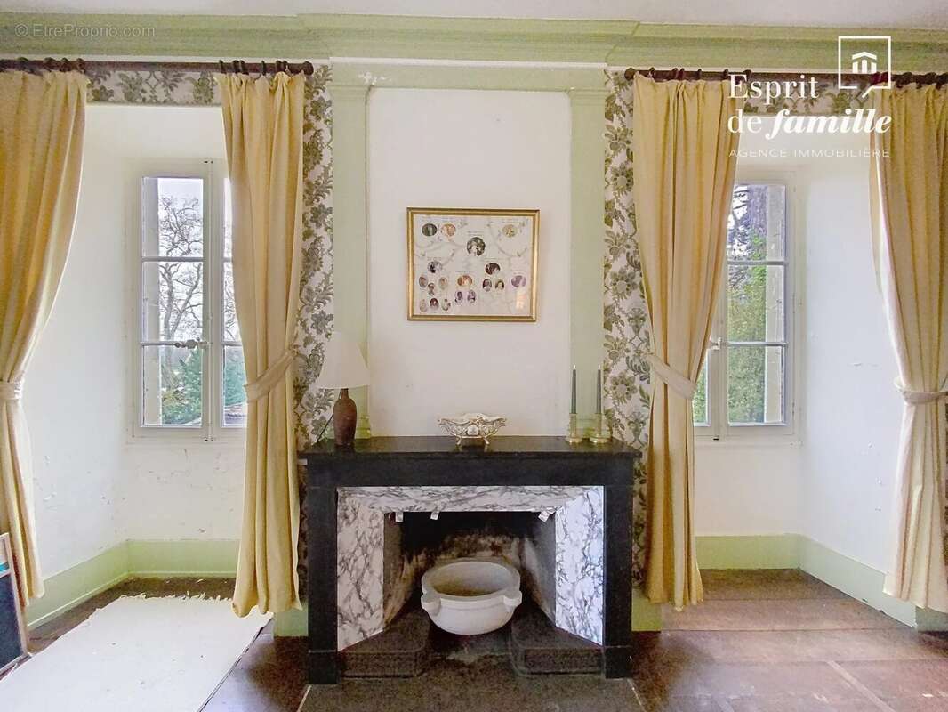 Maison à CHARMES-SUR-L'HERBASSE