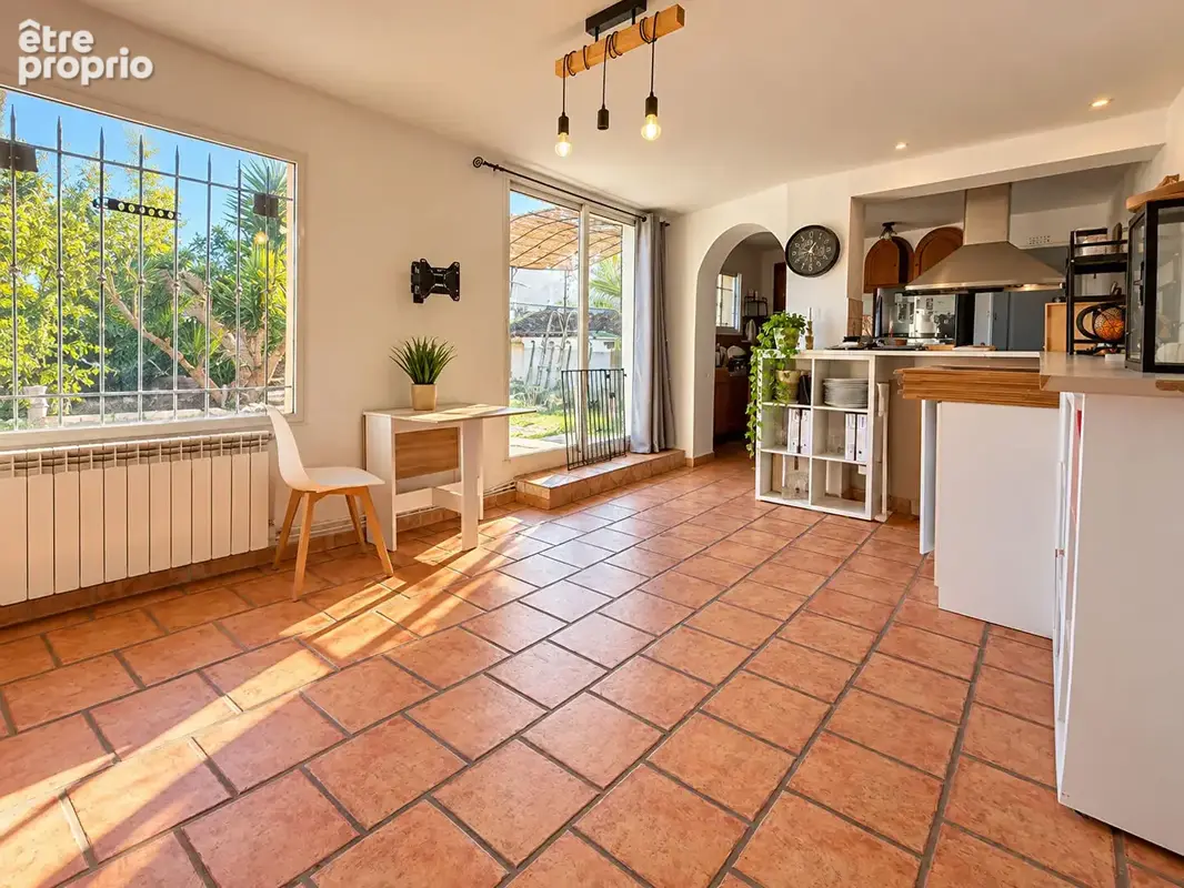 Bas de MAISON 3 pièces de 69,95 m² avec terrasse et jardin (83430) SAINT MANDRIER SUR MER - photo 3