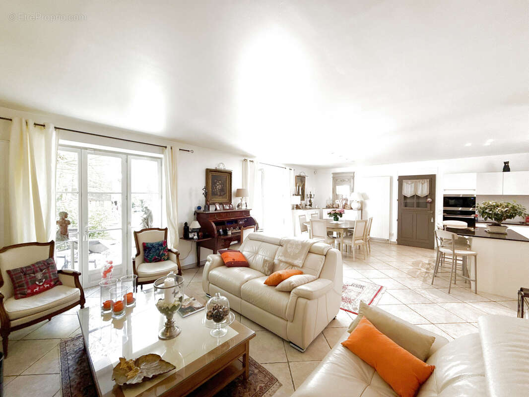 Maison à VULAINES-SUR-SEINE