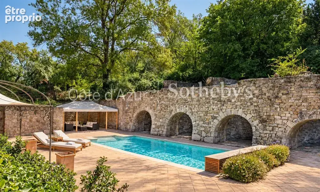 Châteauneuf-Grasse, bergerie de caractère du XIXe siècle au cœur de 3 hectares de nature préservée - photo 12