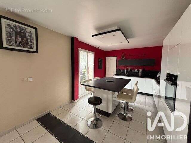 Maison 137 m² à Angervilliers  - photo 4