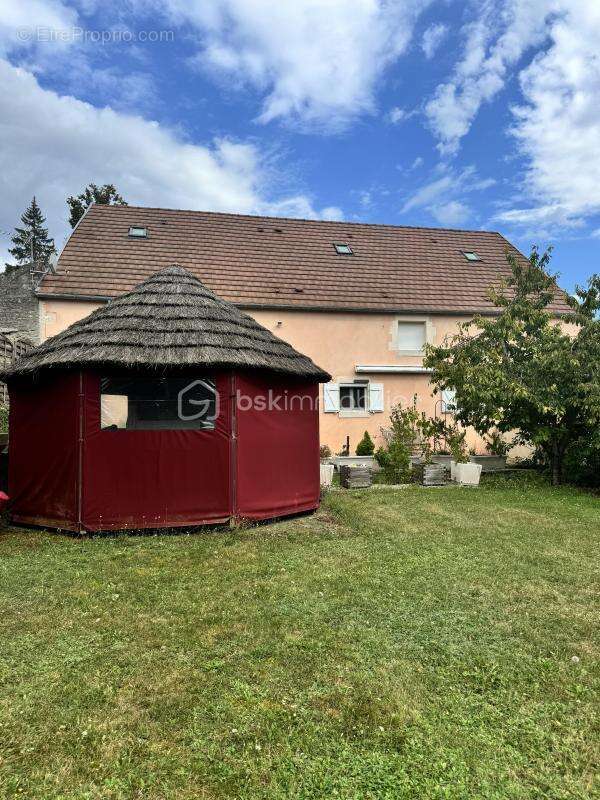 Maison 250 m² à Etalante  - photo 2