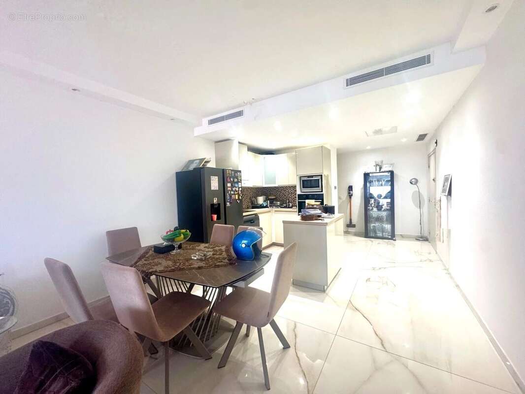 Appartement à VALLAURIS