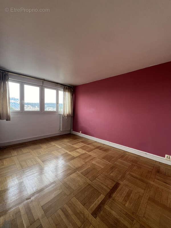 Appartement à BAGNOLS-SUR-CEZE