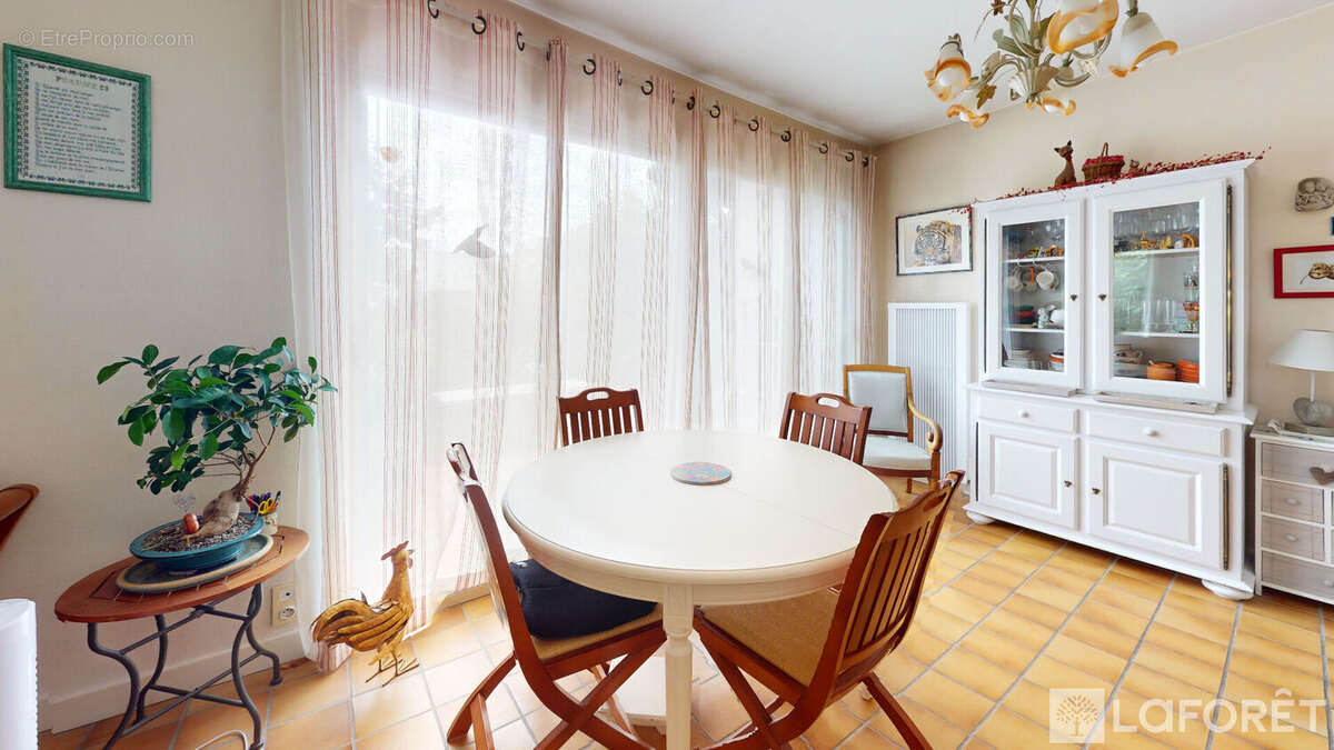 Maison à SAINT-JULIEN-LES-VILLAS